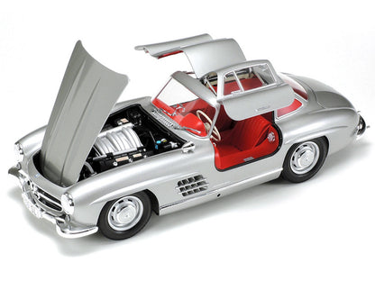 Model Kit Mercedes-Benz 300SL Gullwing 1/24 Scale Model