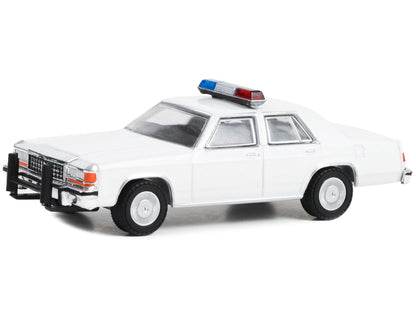 1980-1991 Ford LTD Crown Victoria Police White with Light Bar "Hot Pursuit" "Hobby Exclusive" Series 1/64 Diecast Model Car