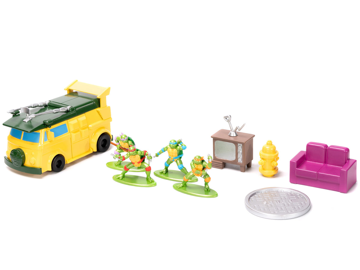 "Teenage Mutant Ninja Turtles" Turtle Lair Diorama Set with Figures and Party Wagon "Nano Scene" Series Model