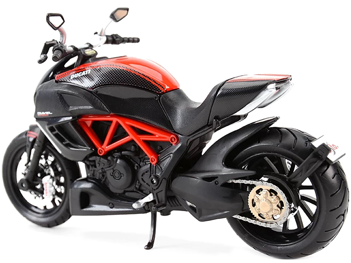 Ducati Diavel Red and Carbon 1/12 Diecast Motorcycle Model
