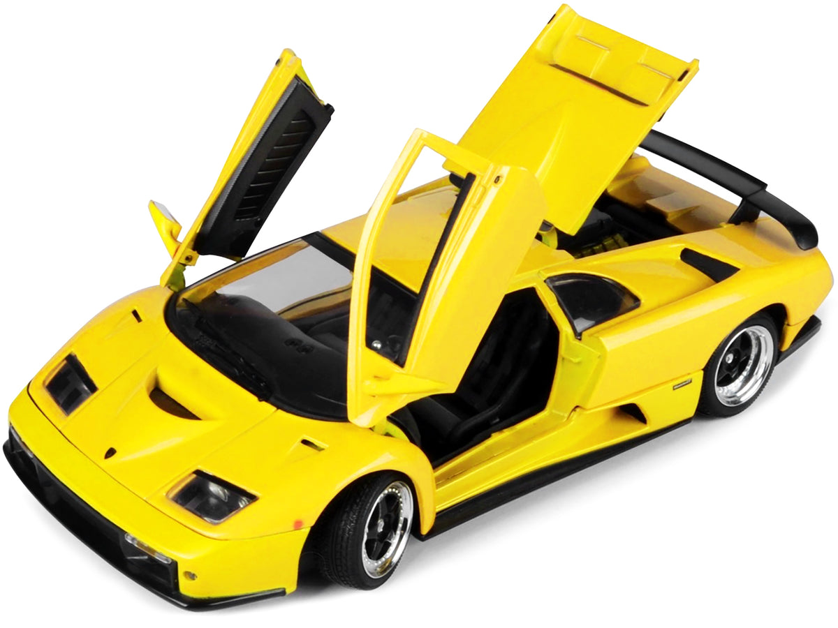 Lamborghini Diablo GT Yellow 1/18 Diecast Model Car