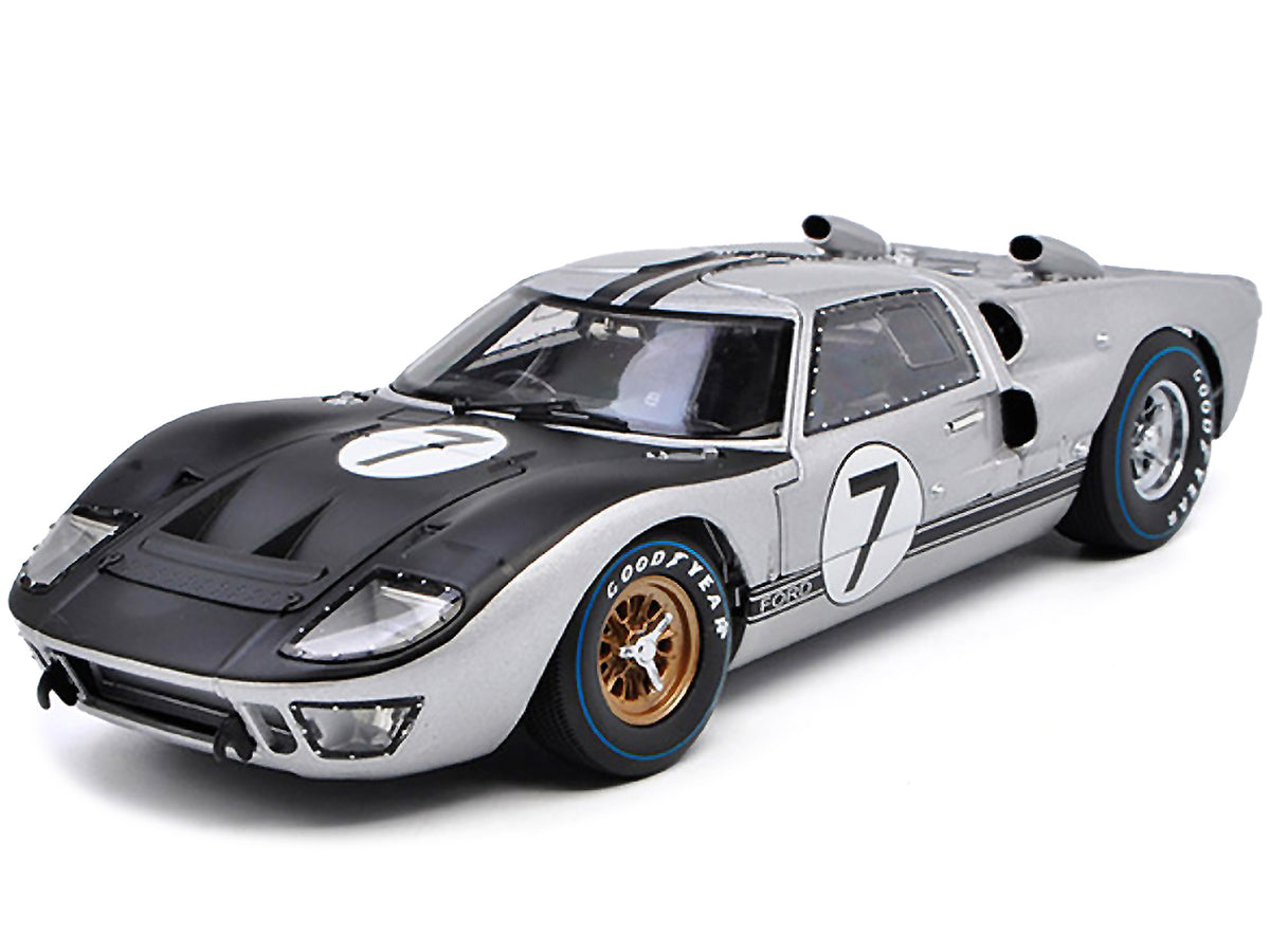 1966 Ford GT-40 MK II #7 Silver 1/18 Diecast Model Car
