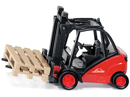 Linde Forklift Truck Red with 2 Pallet Accessories 1/50 Diecast Model