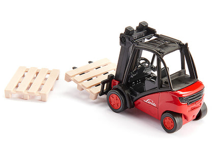 Linde Forklift Truck Red with 2 Pallet Accessories 1/50 Diecast Model